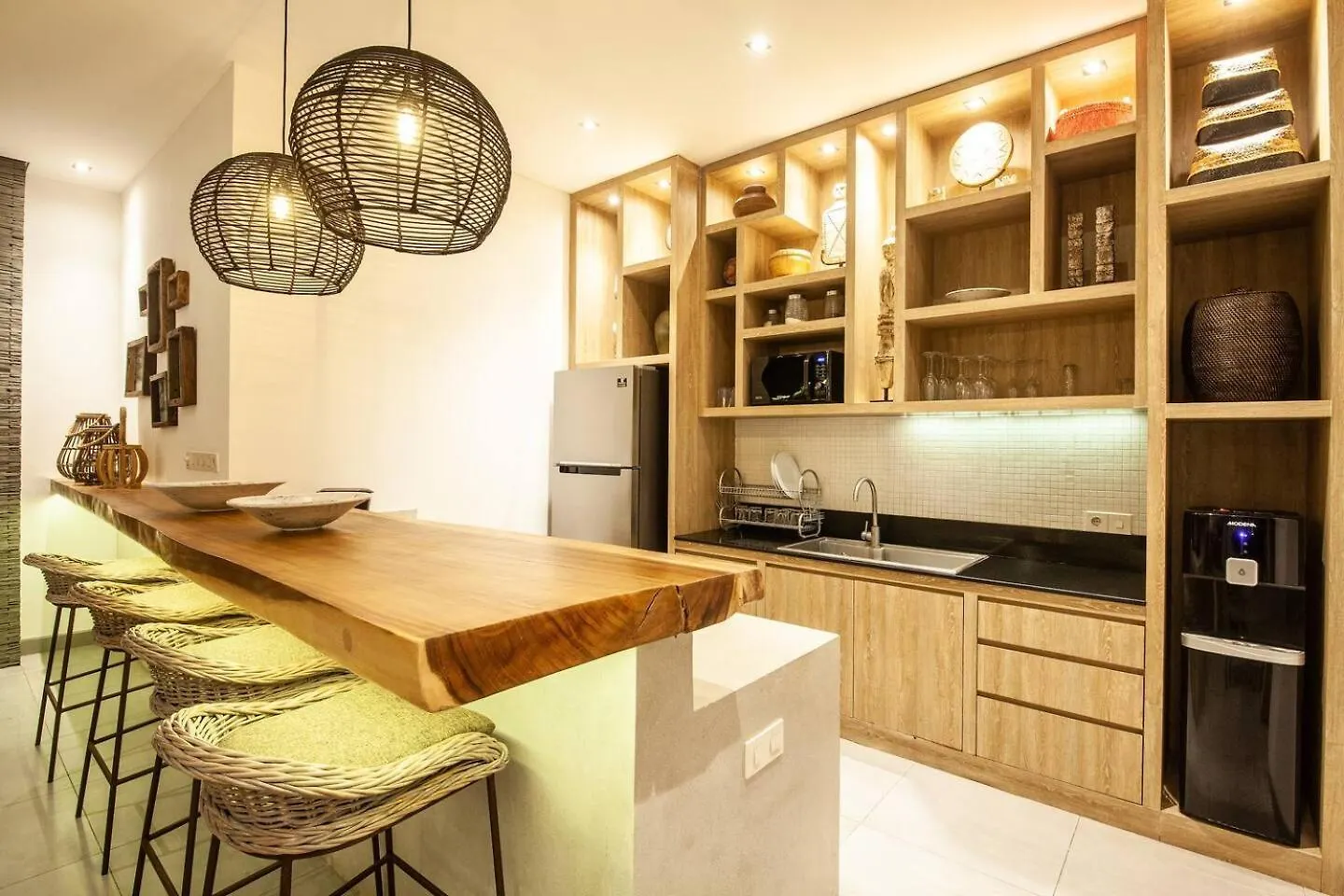 Modern 4Bd Villa, Amazing Location In Seminyak Villa