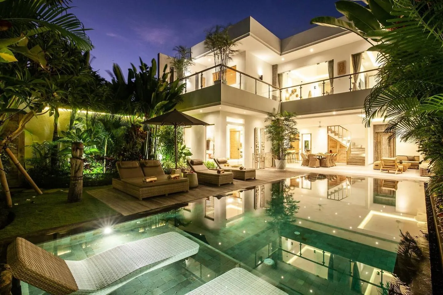 Modern 4Bd Villa, Amazing Location In Seminyaks kontakt